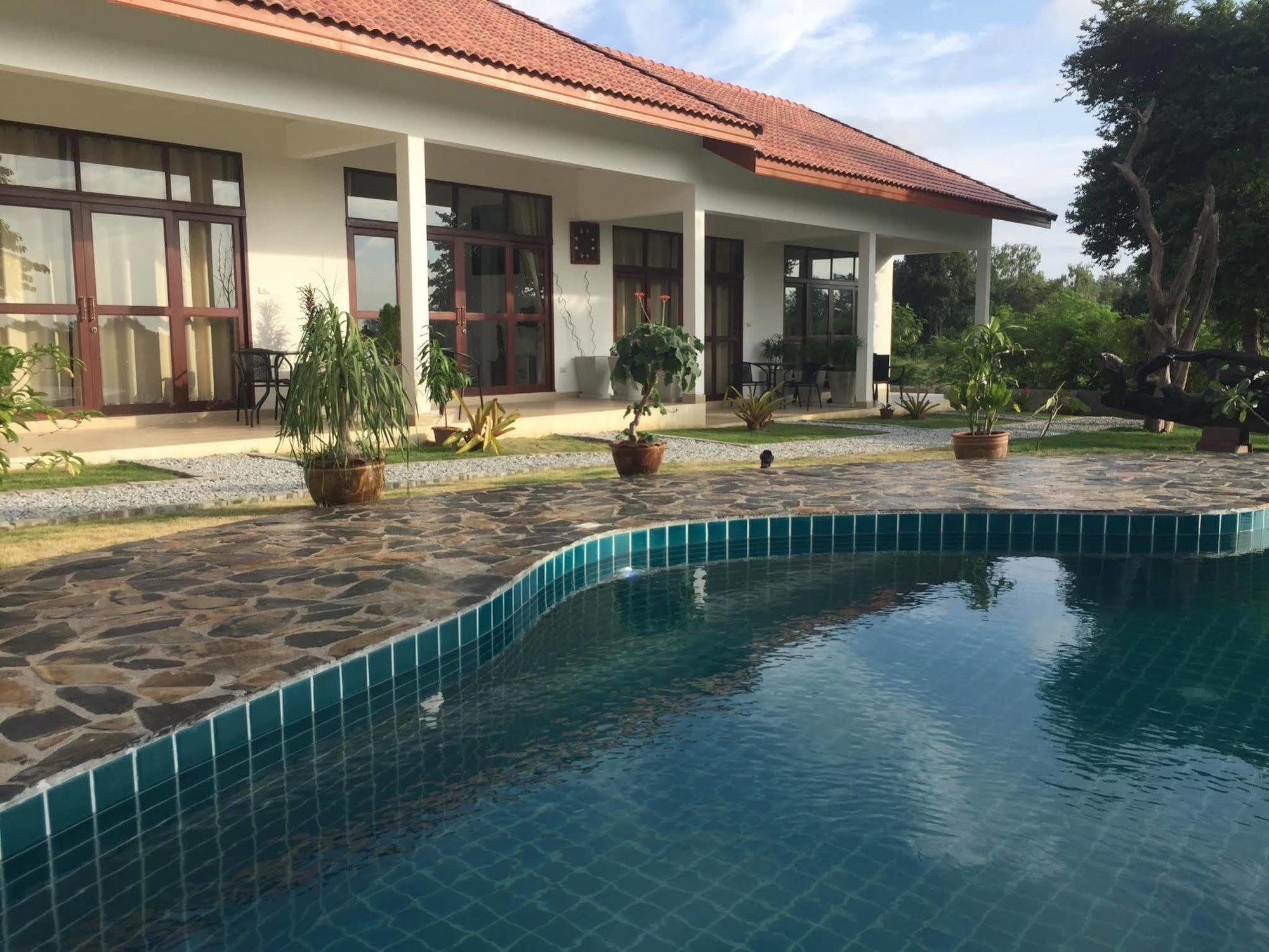 Tree Roots Retreat Hotel Rayong Luaran gambar